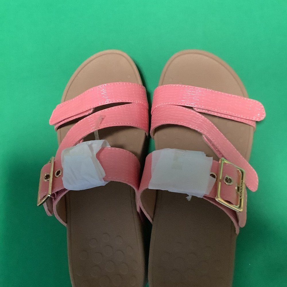 Vionic sandal size 7 (between pink and coral)